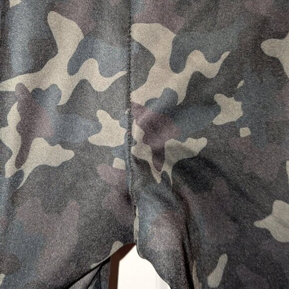 *3 FOR $9* Bally Total Fitness Camouflage Print Cell Phone Pocket Hip Tight Pant - Picture 4 of 4